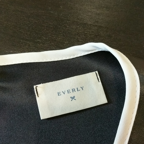 Everly blouse - Picture 2 of 5
